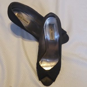 😀So comfy--Steve Madden Satin Peep Toes size 8.5